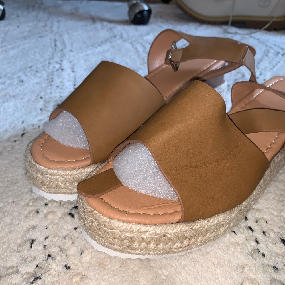 Platform Sandals - Picture 2 of 3